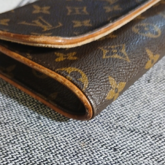 Louis Vuitton Monogram Wallet - Picture 6 of 16